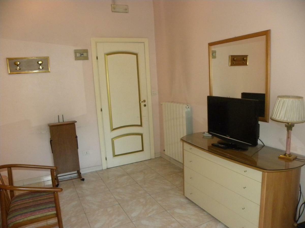נאפולי Hotel Nuovo Diana מראה חיצוני תמונה